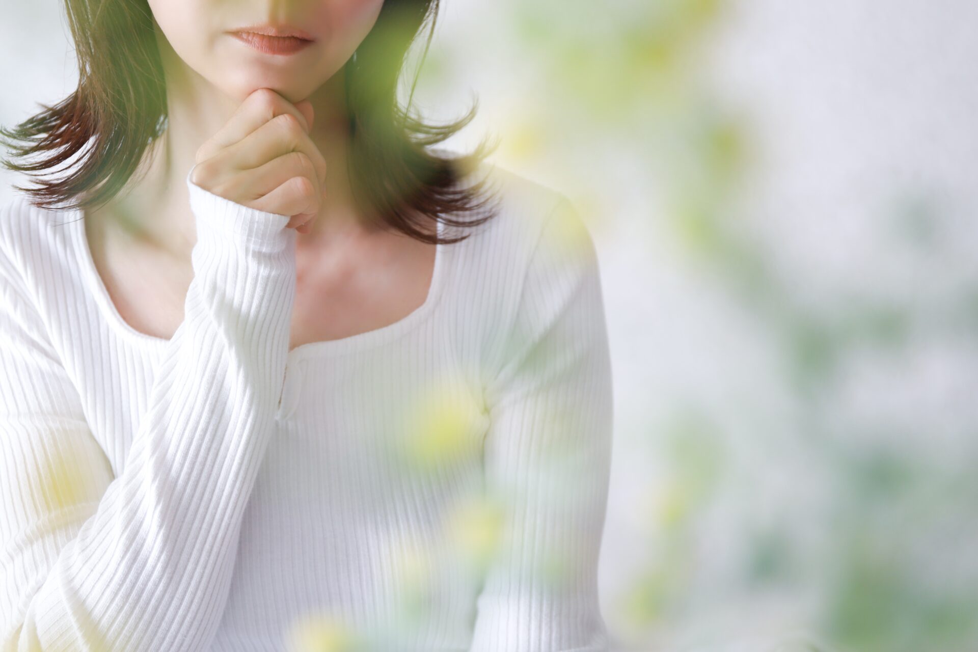 帝王切開の傷跡に悩む女性