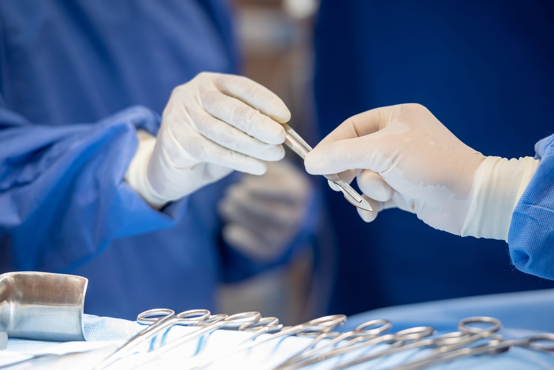 傷跡修正の手術の様子