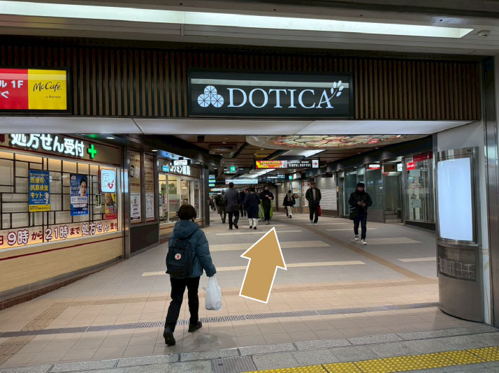 JR北新地駅西口からの行き方：03