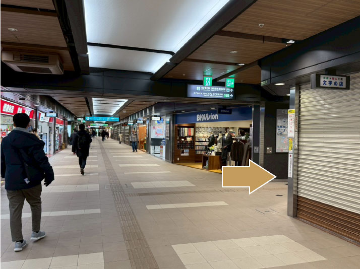 JR北新地駅西口からの行き方：05