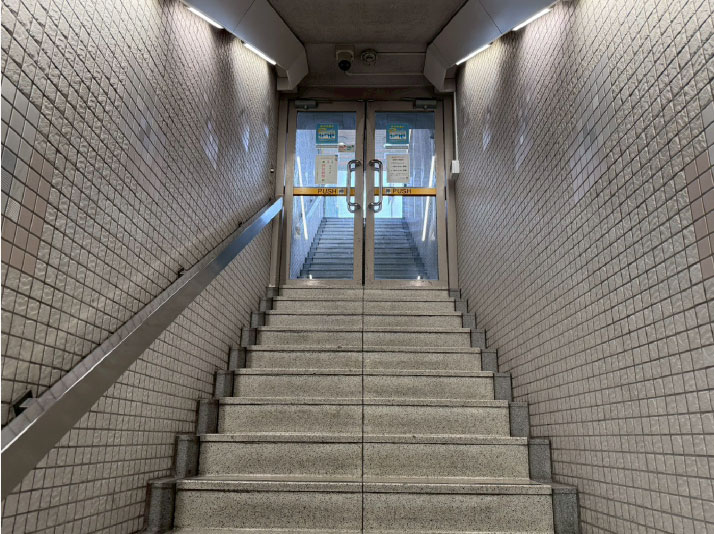 JR北新地駅西口からの行き方：06