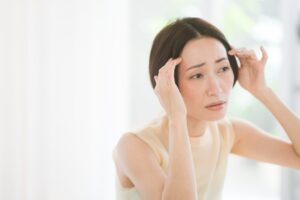 【結論】額を狭くするには？広い額の悩みを解決する美容整形手術を徹底解説