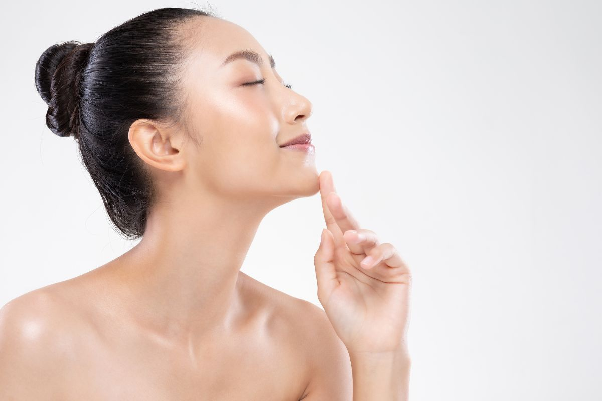 糸を使うあご形成とは?切らない施術でEラインを目指そう!